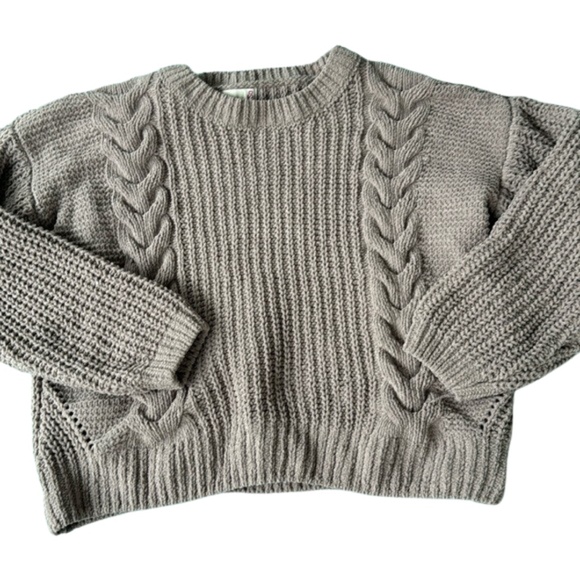 🌟 Child's Grey Knit Sweater (M) – Cozy & Classic! - Picture 1 of 4